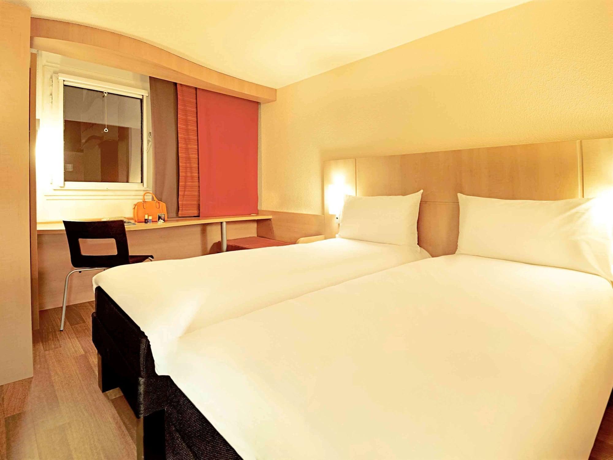 ibis Albert Pays de Somme Exterior foto