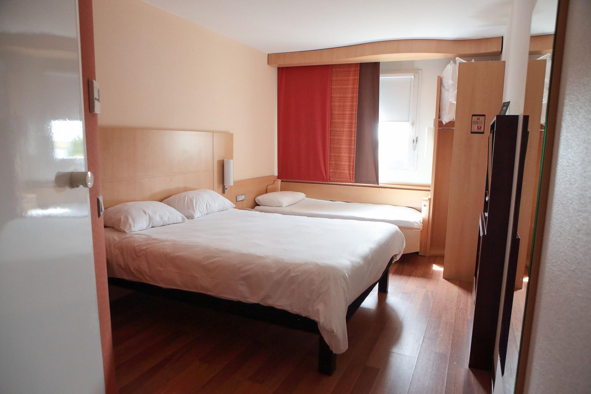 ibis Albert Pays de Somme Exterior foto