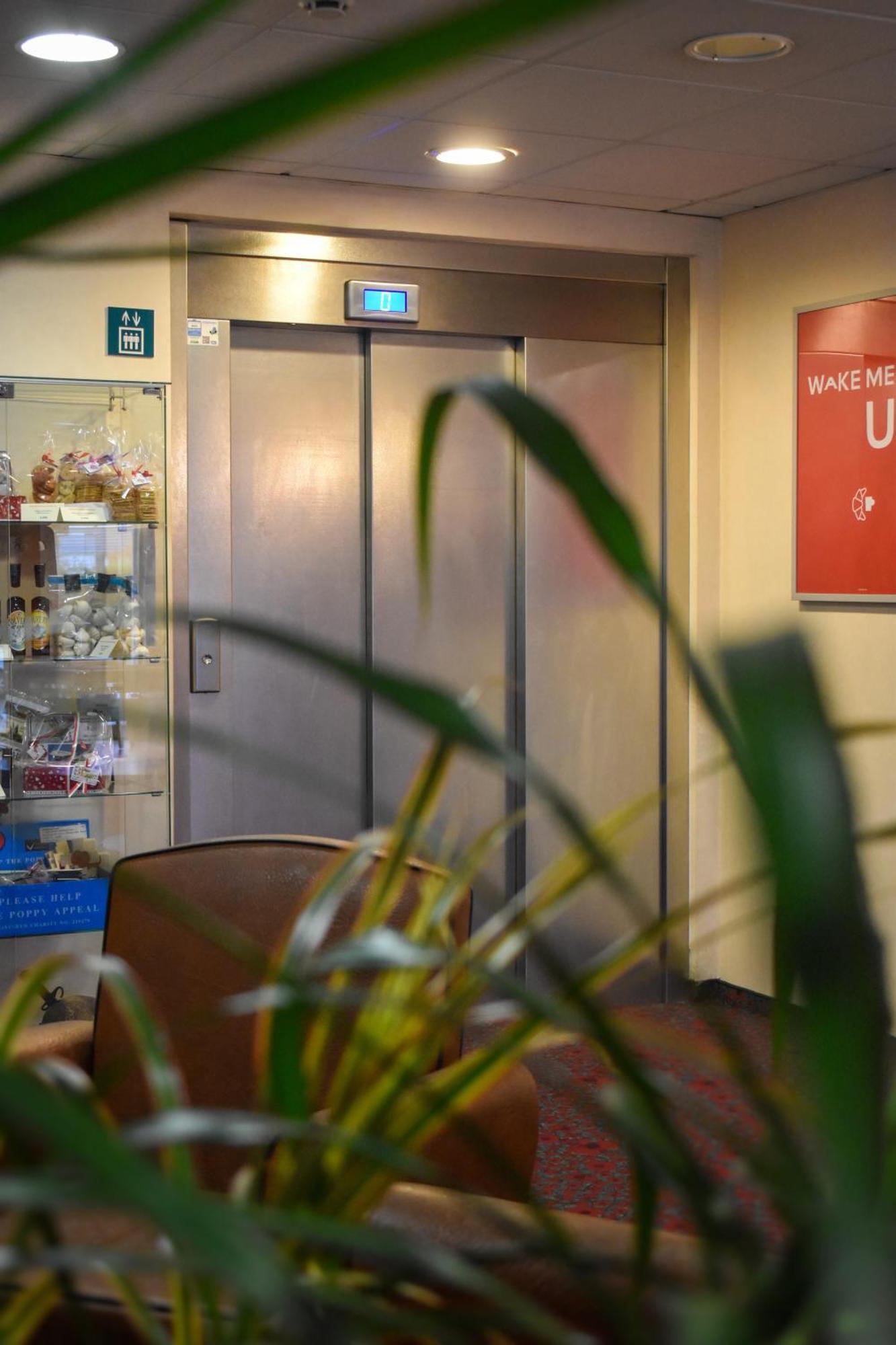 ibis Albert Pays de Somme Exterior foto