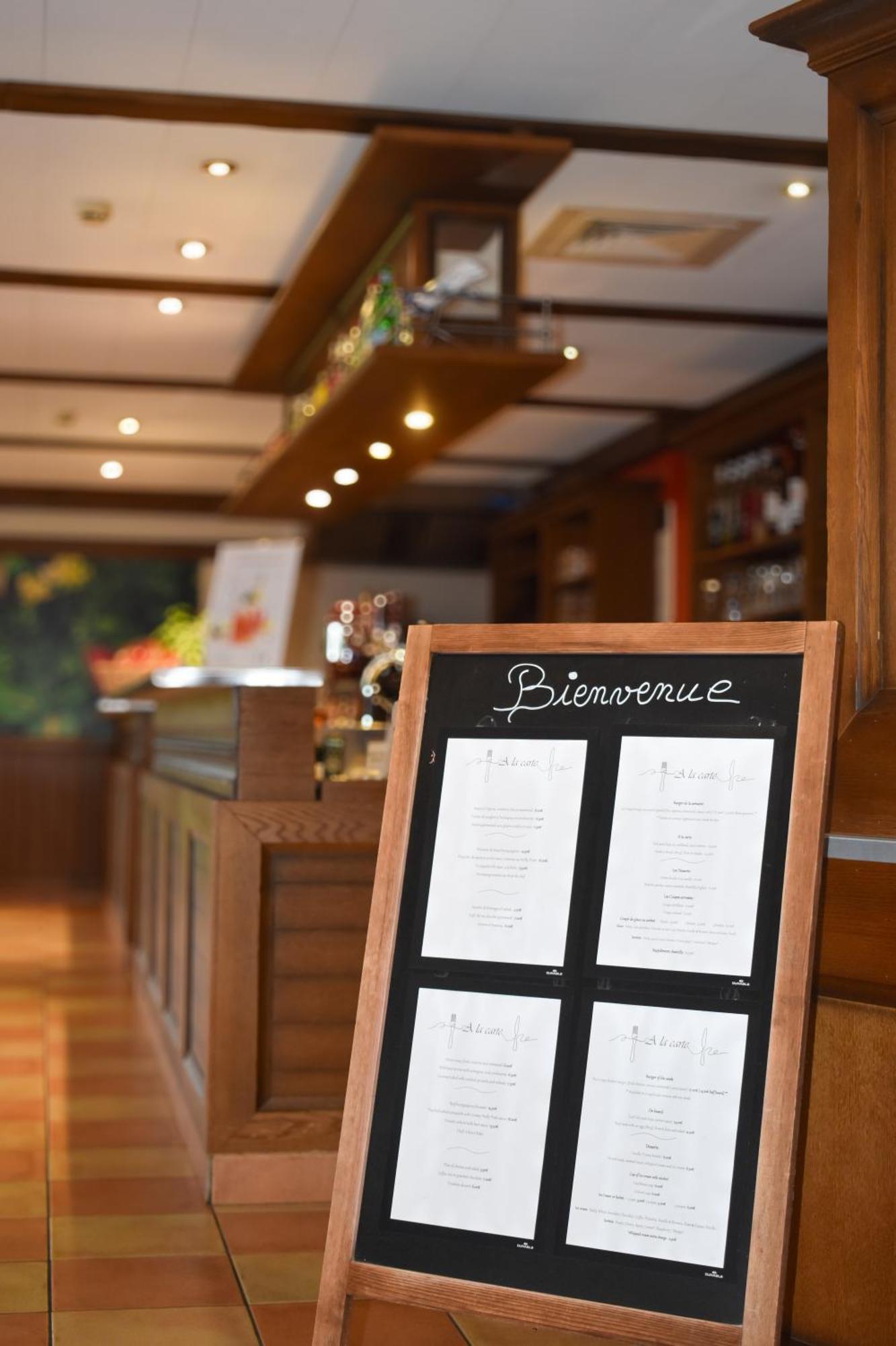 ibis Albert Pays de Somme Exterior foto