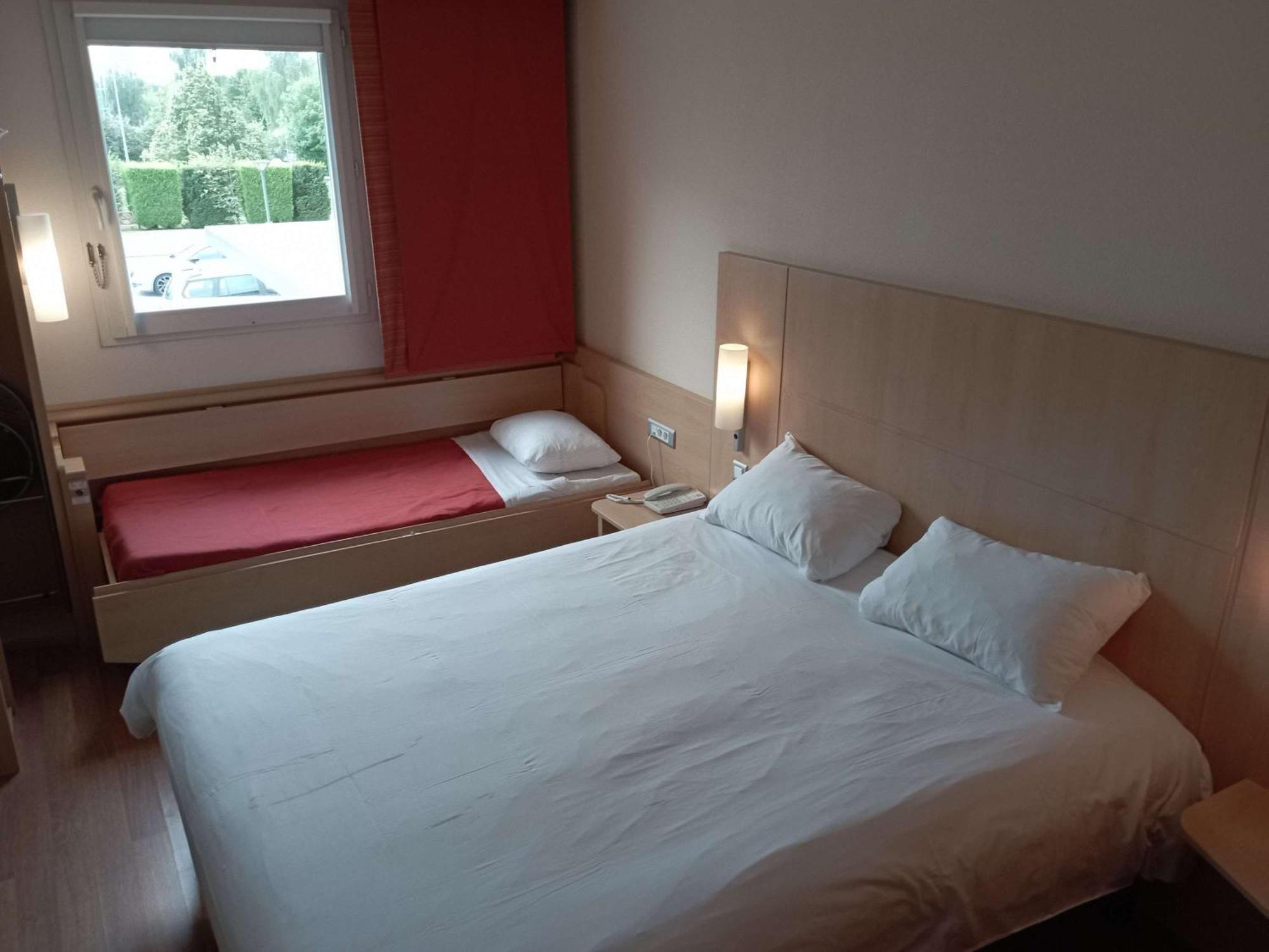 ibis Albert Pays de Somme Exterior foto